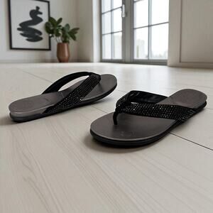 Vince Camuto Women's 7.5M EU 38 Black Elinitia Leather Thong Sandals Rhinestones